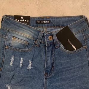 •3 for 65• NWT Fashion Nova Ripped Jeans 0